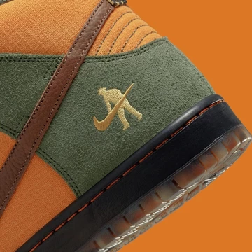 Passport Nike SB Dunk High Workboots