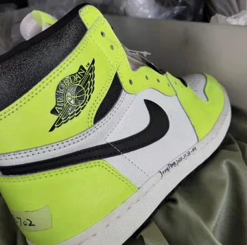 Air Jordan 1 High Volt