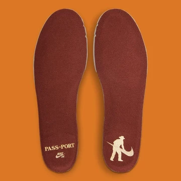 Passport Nike SB Dunk High Workboots