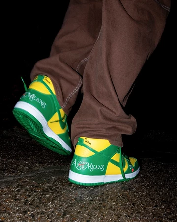 Three Supreme SB Dunk colourways are releasing on March 3rd