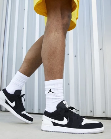 Jordan 1 Low Black White Diamond