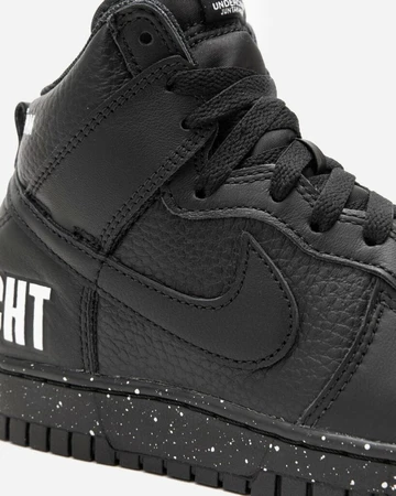 Die beiden Undercover Nike Dunk High wurden verändert