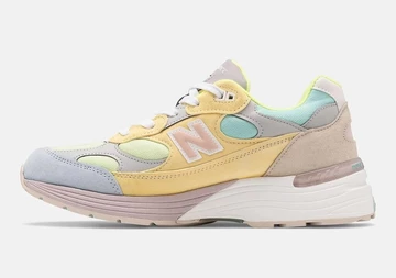 Es kommt ein New Balance 992 Easter