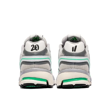 Overkill adidas Spiritain 2000 Crystal White von Hinten