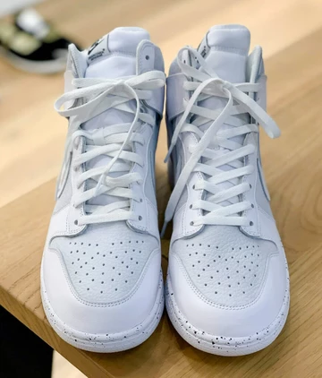 Die beiden Undercover Nike Dunk High wurden verändert