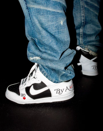 Three Supreme SB Dunk colourways are releasing on March 3rd