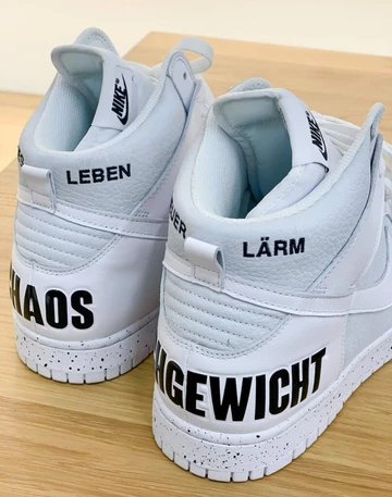 Die beiden Undercover Nike Dunk High wurden verändert