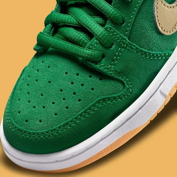 Nike Dunk Low St Patricks Day 2022 Official Pictures