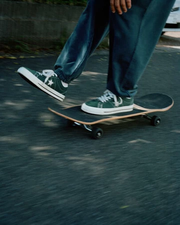 thisisneverthat x Converse One Star Pro mit Skateboard