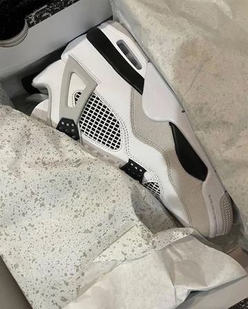 Air Jordan 4 Military Black