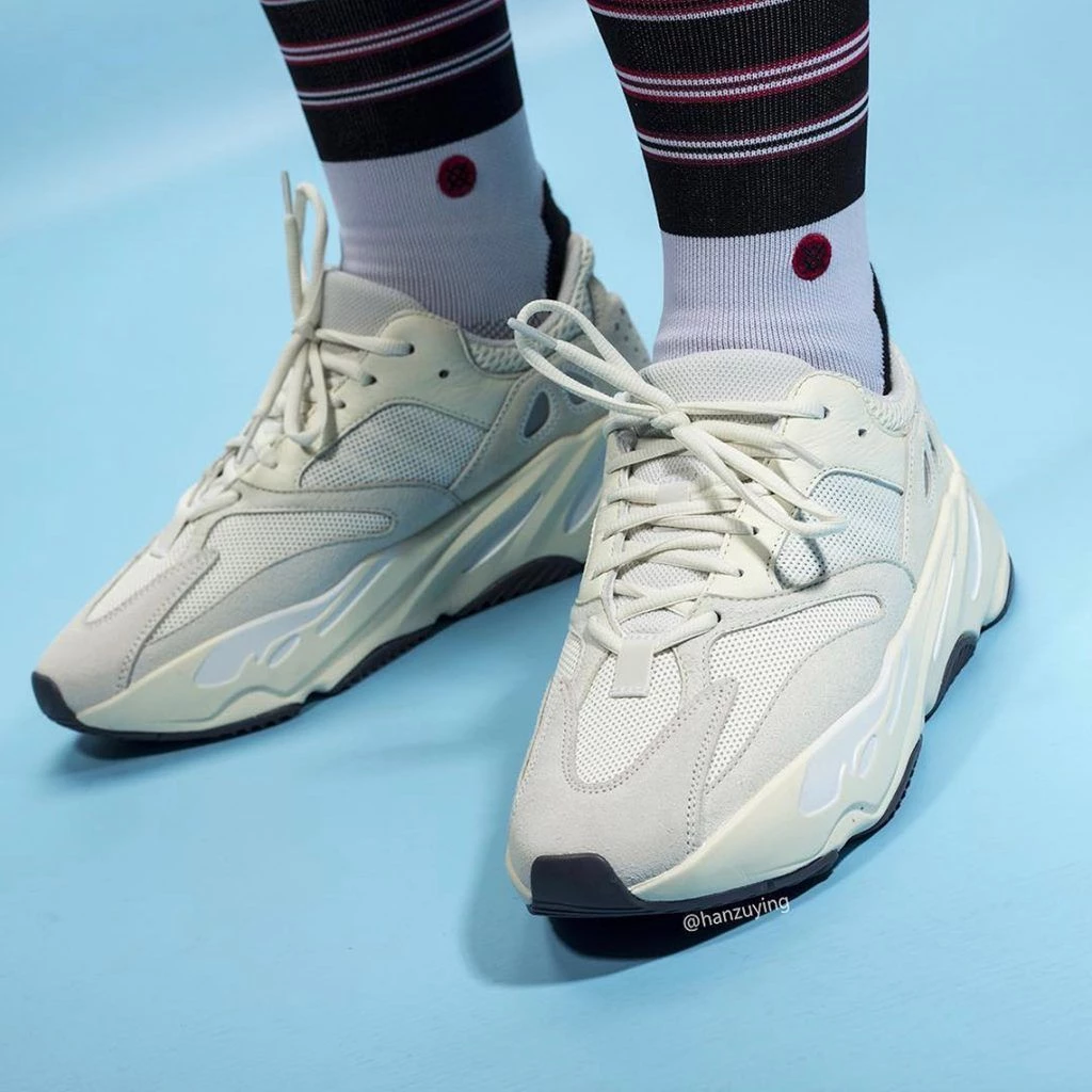 adidas Yeezy Boost 700 Analog EG7596 Dead Stock