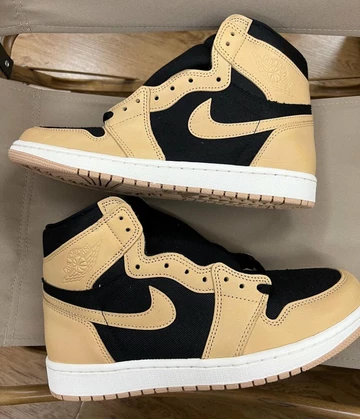 Air Jordan 1 High Heirloom - first look