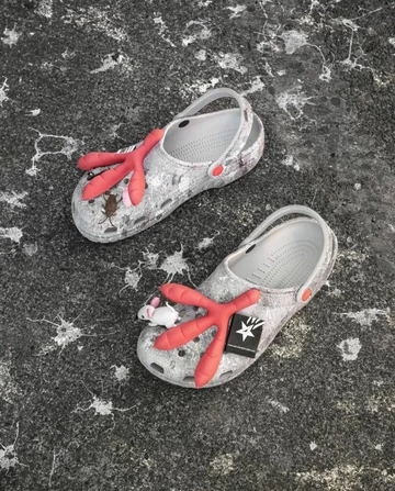 Staple Crocs Sidewalk Luxe Classic Clog