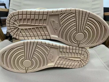 Air Jordan 1 High Heirloom