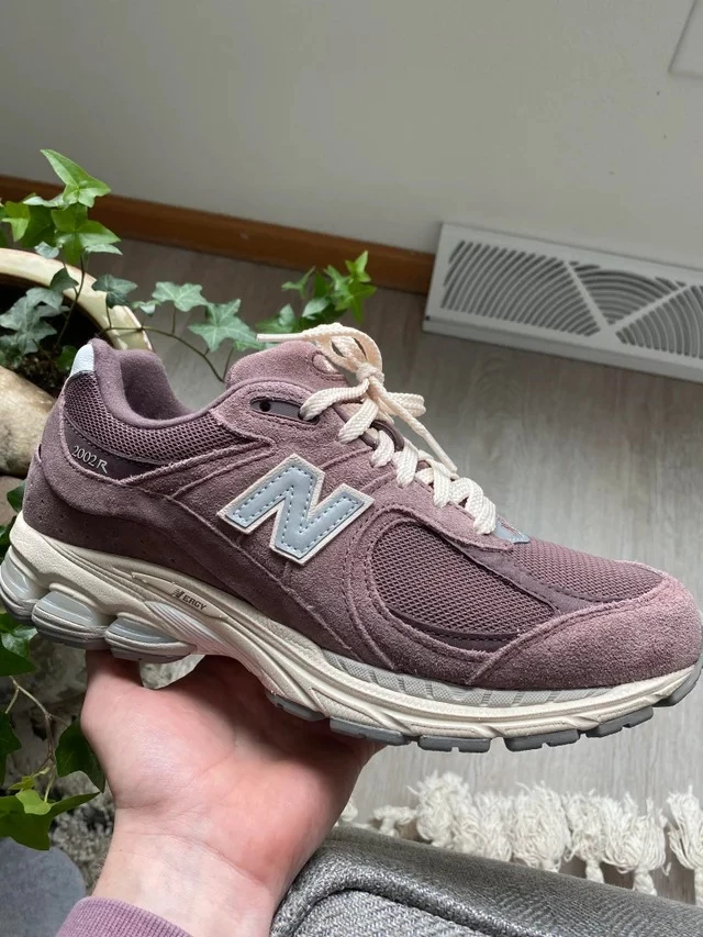 New Balance 2002R Black Fig | Dead Stock