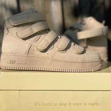Billie Eilish Air Force 1