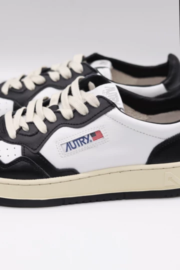 Autry Medalist Black White