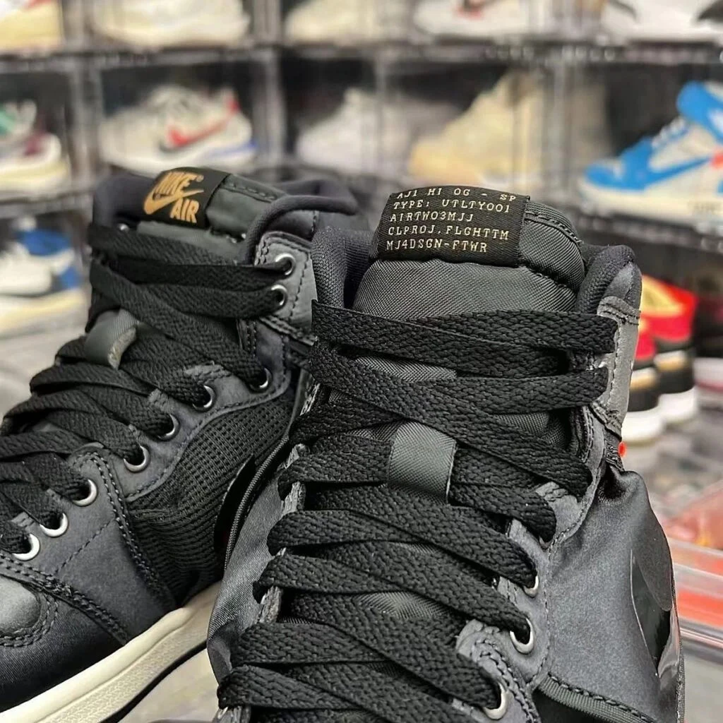 Jordan 1 retro high og triple black best sale