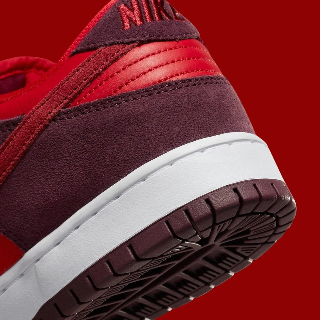 Nike SB Dunk Low Cherry DM0807-600 | Dead Stock