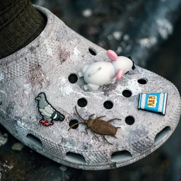 Staple Crocs Sidewalk Luxe Classic Clog