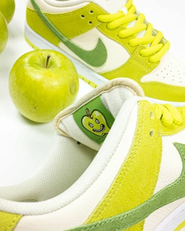 SB Dunk Low Sour Apple
