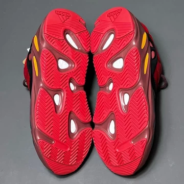 Yeezy Boost 700 Hi-Res Red - Release am 17. Juni