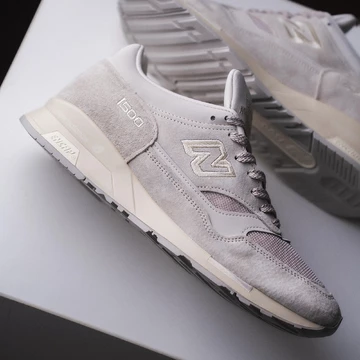 New Balance 1500 Beige Lookbook von Oben seitlich