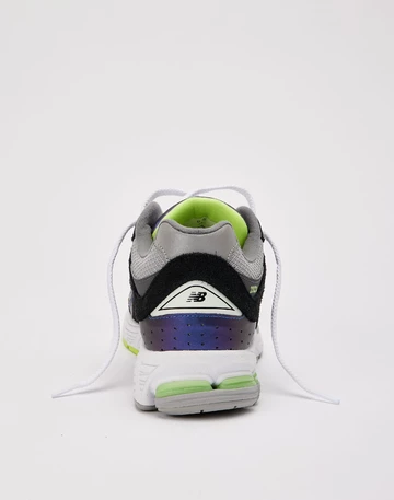 DTLR New Balance 2002R Purple Noir von hinten