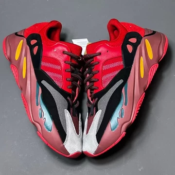 Yeezy Boost 700 Hi-Res Red - Release am 17. Juni