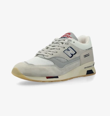 New Balance 1500 Off White leicht schräg von vorne