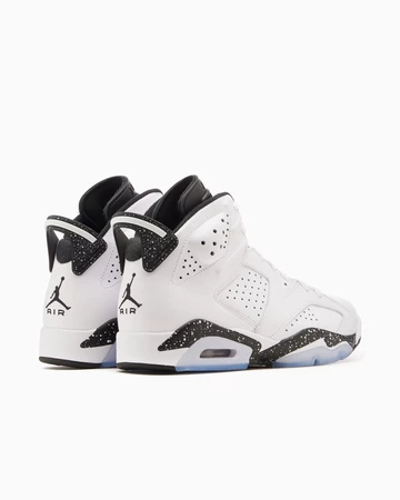 Jordan 6 Reverse Oreo schräg von hinten