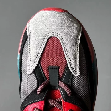 Yeezy Boost 700 Hi-Res Red - Release am 17. Juni