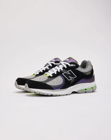 DTLR New Balance 2002R Purple Noir schräg frontal