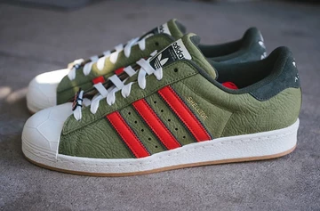 Teenage Mutant Ninja Turtles adidas Superstar Shelltoe Paar von der Seite