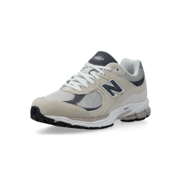 New Balance 2002R Sandstone seitlich von Vorne