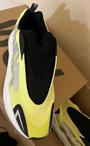 Yeezy 700 MNVN Laceless Phosphor