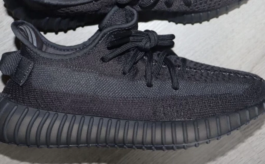 Yeezy 350 V2 Onyx HQ4540 Dead Stock