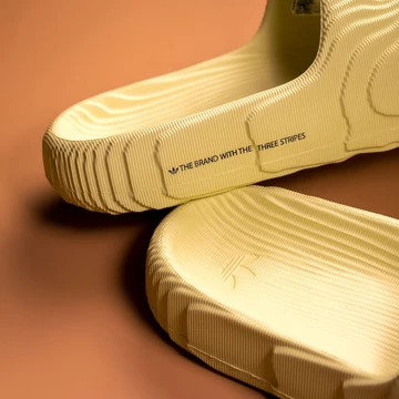 adidas Adilette 22 - alle Infos zur neuen Silhouette