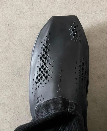MMW Nike Slide - first pictures of the silhouette