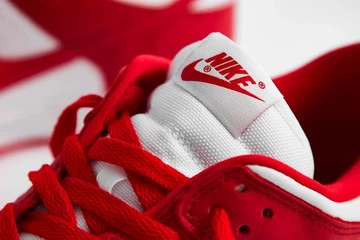 Nike Dunk University Red Nike Logo auf der Zunge