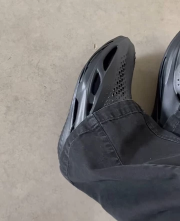 MMW Nike Slide - first pictures of the silhouette