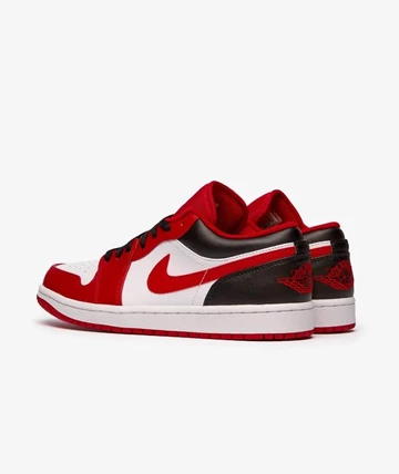 Jordan 1 Low Bulls