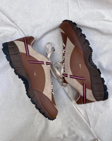 Jacquemus Nike Air Humara Ale Brown
