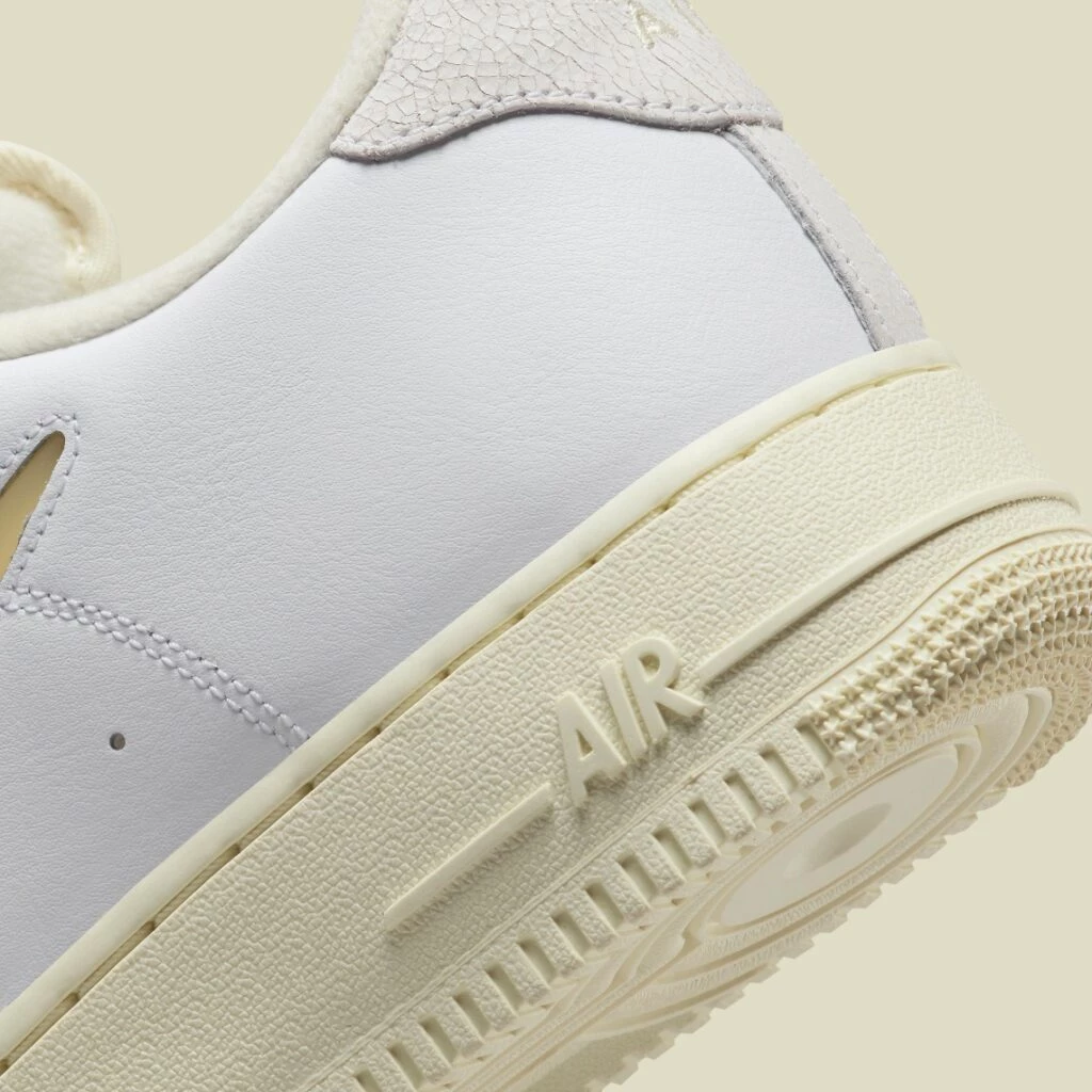 Air Force 1 Jewel Pale Vanilla DC8894-100 | Dead Stock display picture 1