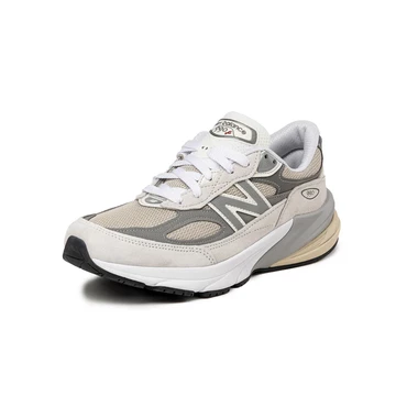 New Balance 990v6 Made in USA Sea Salt schräg frontal