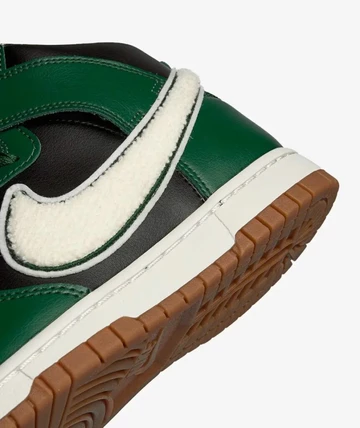 Dunk High Chenille Swoosh George Green