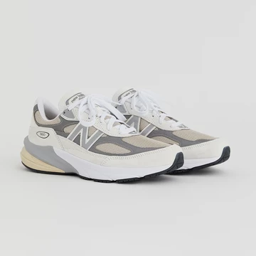 New Balance 990v6 Made in USA Sea Salt schräg frontal