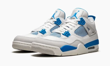 Nike Air Jordan 4 Military Blue schräg von vorne