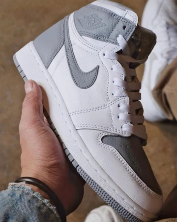 Nike Air Jordan 1 High OG Stealth