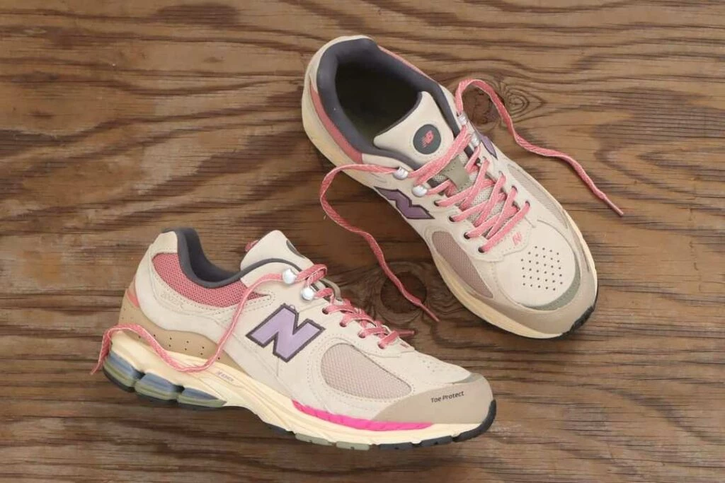New Balance 2002R Hiking Pack Beige M2002RWL | Dead Stock display picture 1